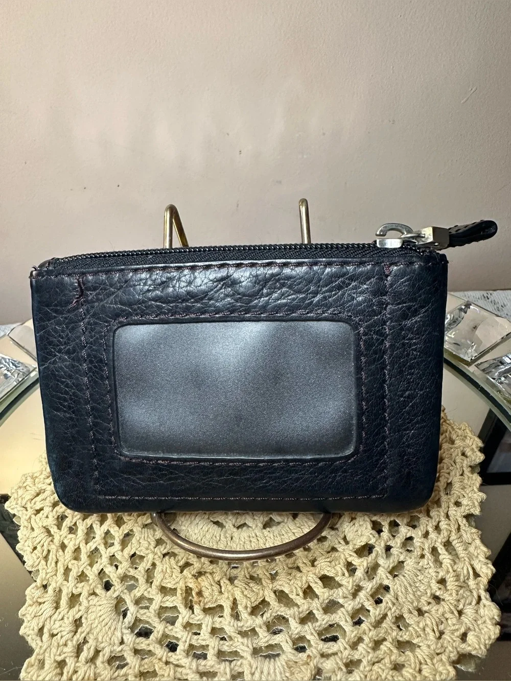 Fossil Marlow Zip Coin purse in black. Card window in back, leather.